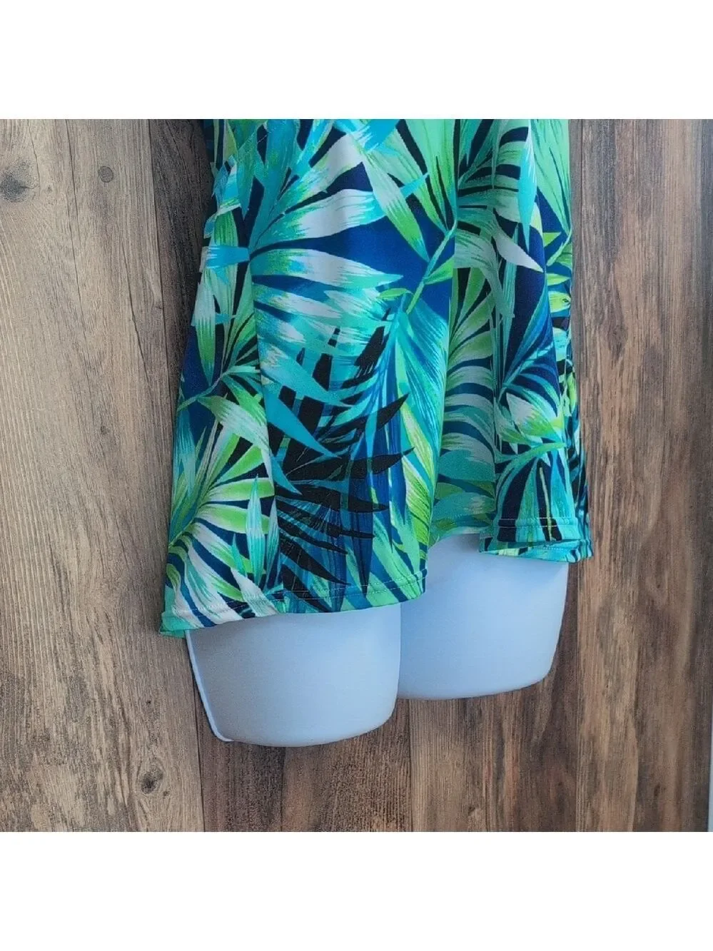 Caribbean Joe Blue and Green Leaf Print Tankini Swim Top 14      -628E